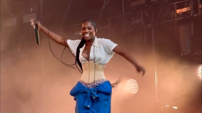 Doechii performing ‘Anxiety’ live in Poland as crowd falls silent